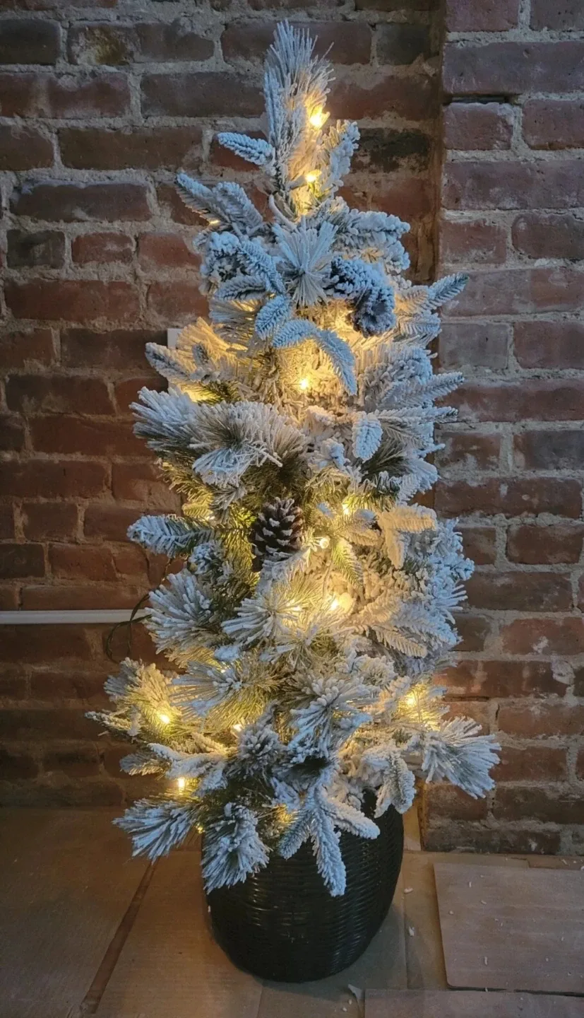 Christmas Tree 41" with Ornaments