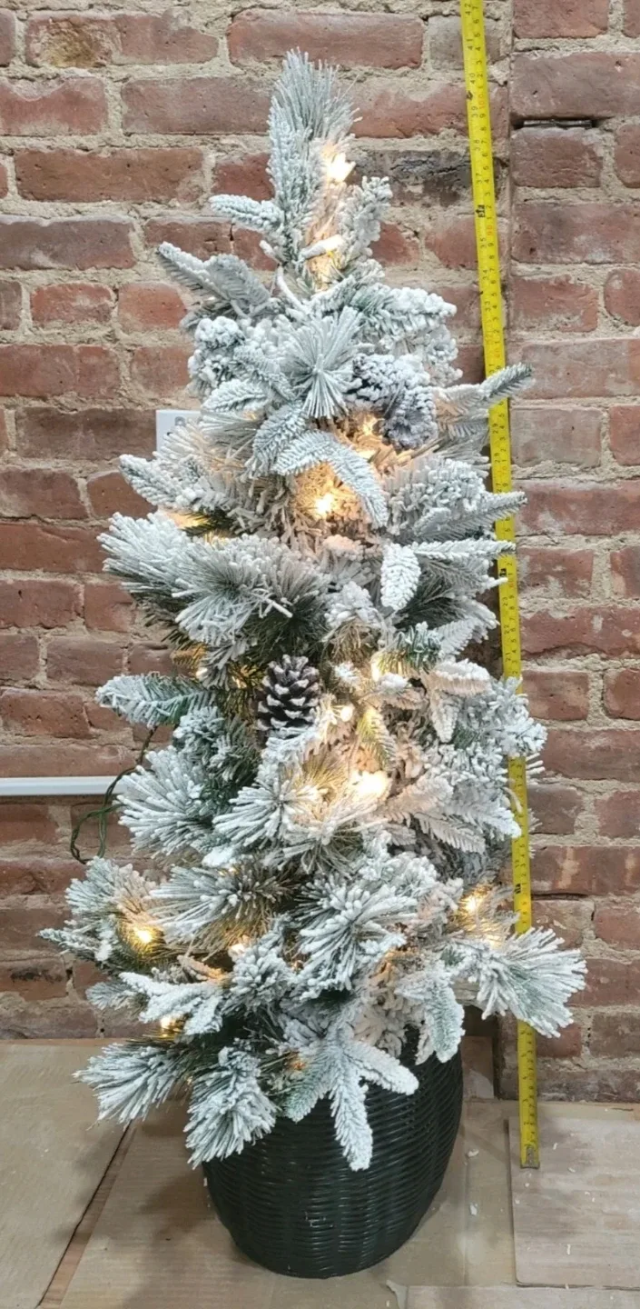 Christmas Tree 41" with Ornaments image indicator(4)