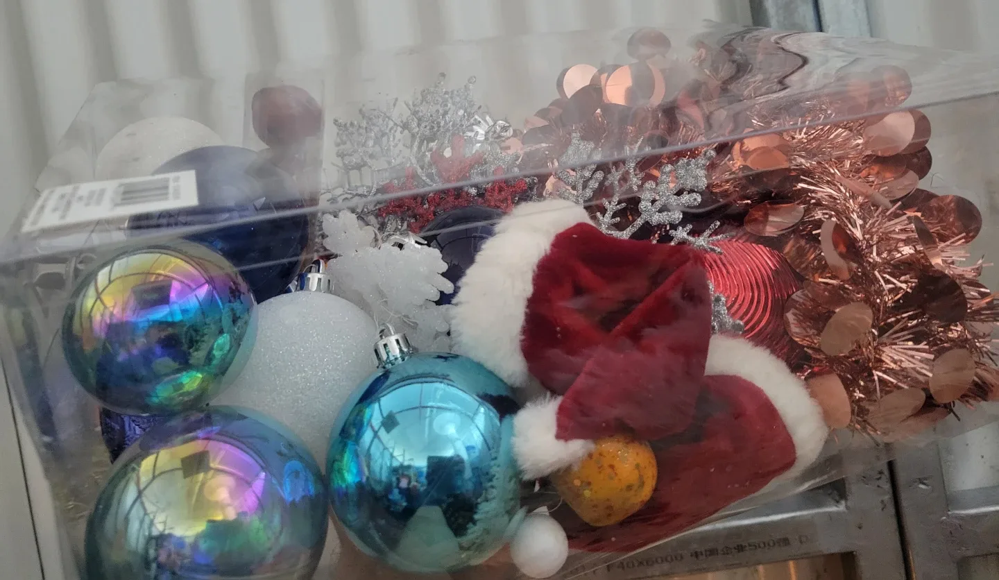 Christmas Tree 41" with Ornaments image indicator(6)