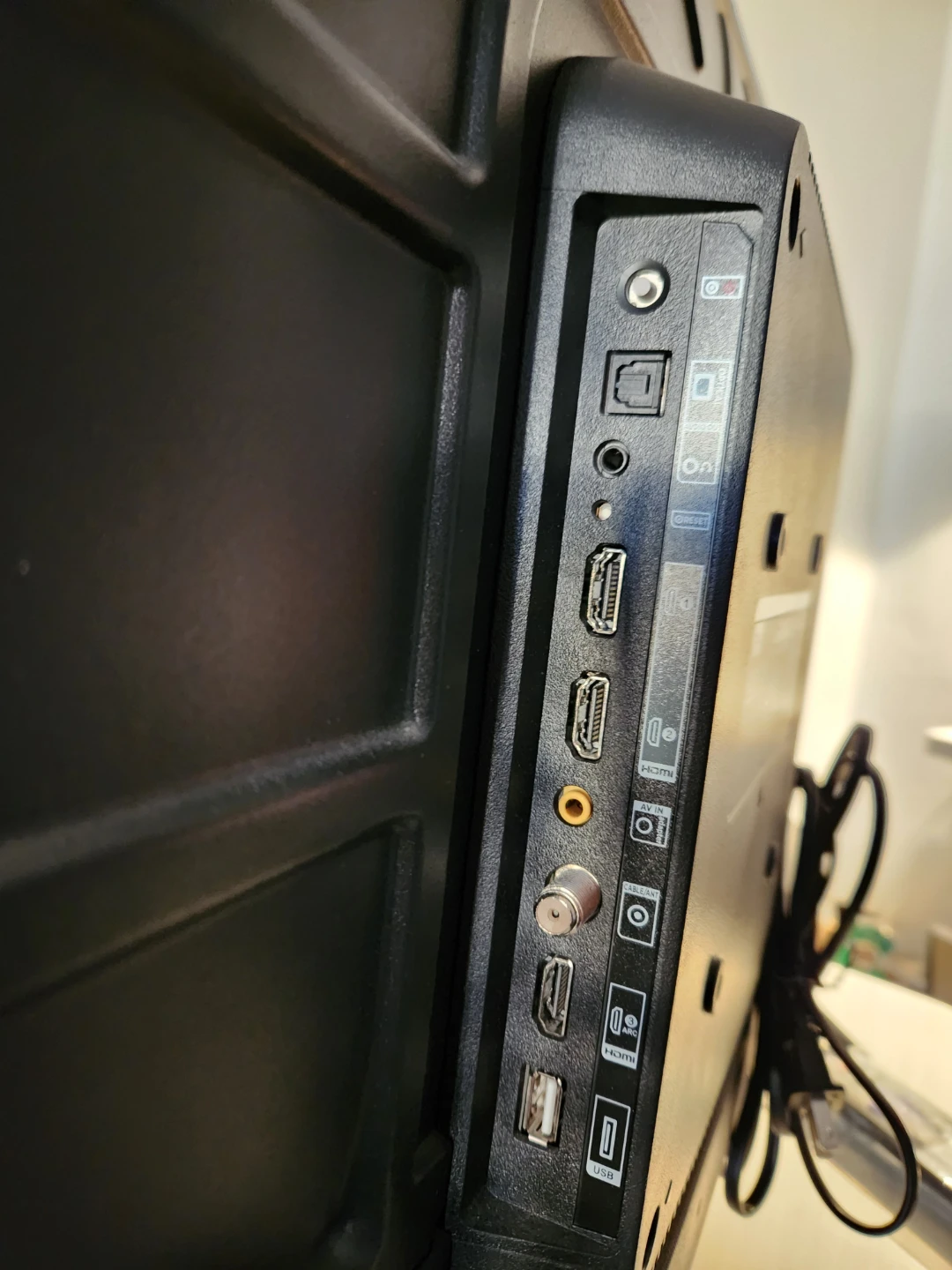 TCL Roku TV - photo 4