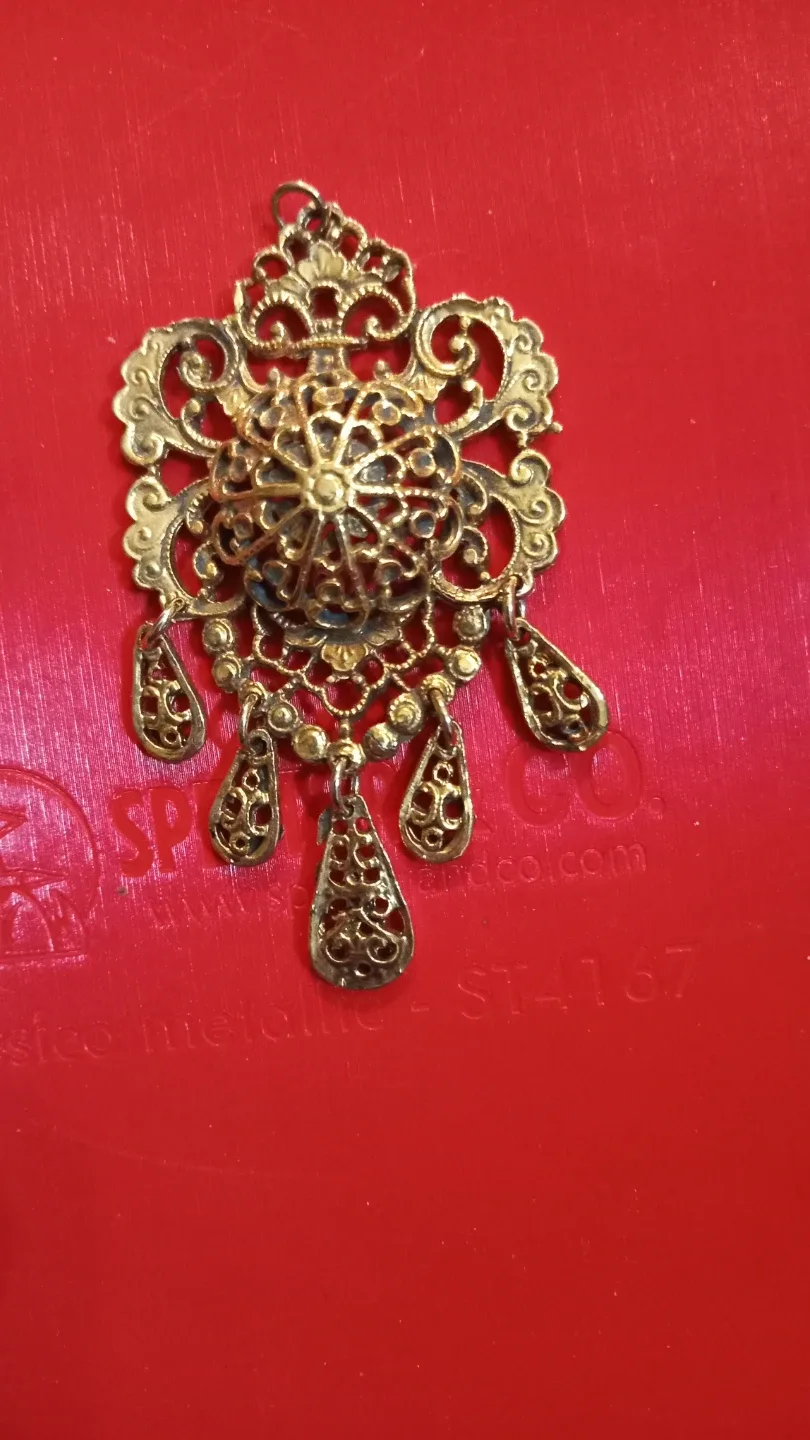 Vintage Style Gold-Tone pendant