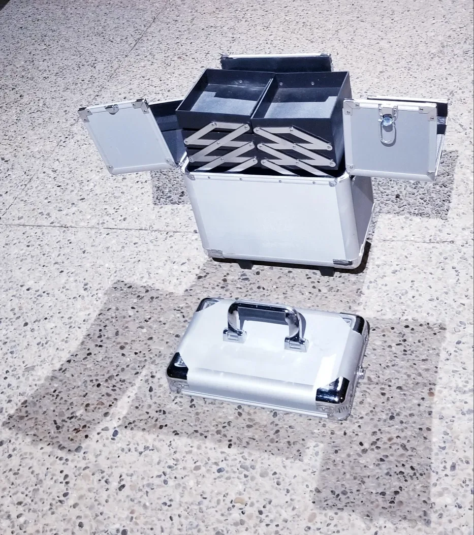 SILVER ROLLING MAKEUP/COSMETIC CASE w/ROLLOUT TRAYS WITH HANDLE image indicator(7)