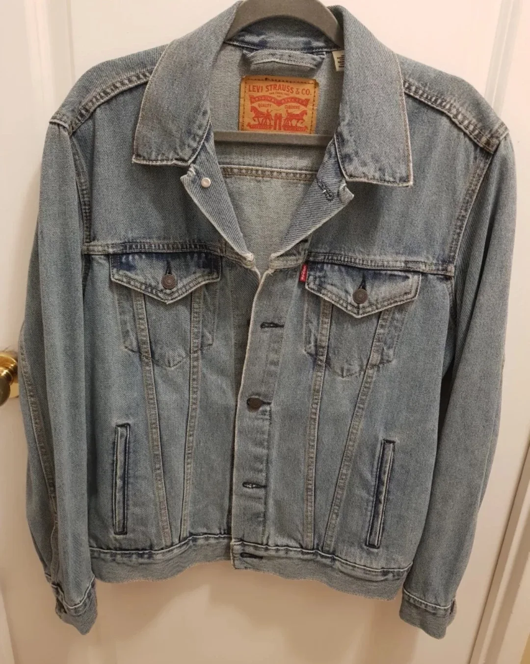 Levi's Denim Trucker Jacket - Size Medium