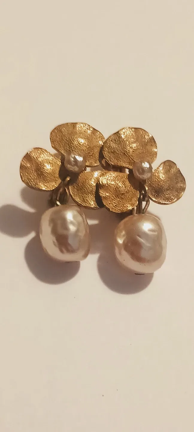 Gold Tone Baroque Pearl  Miriam Haskell UNSIGNED earrings