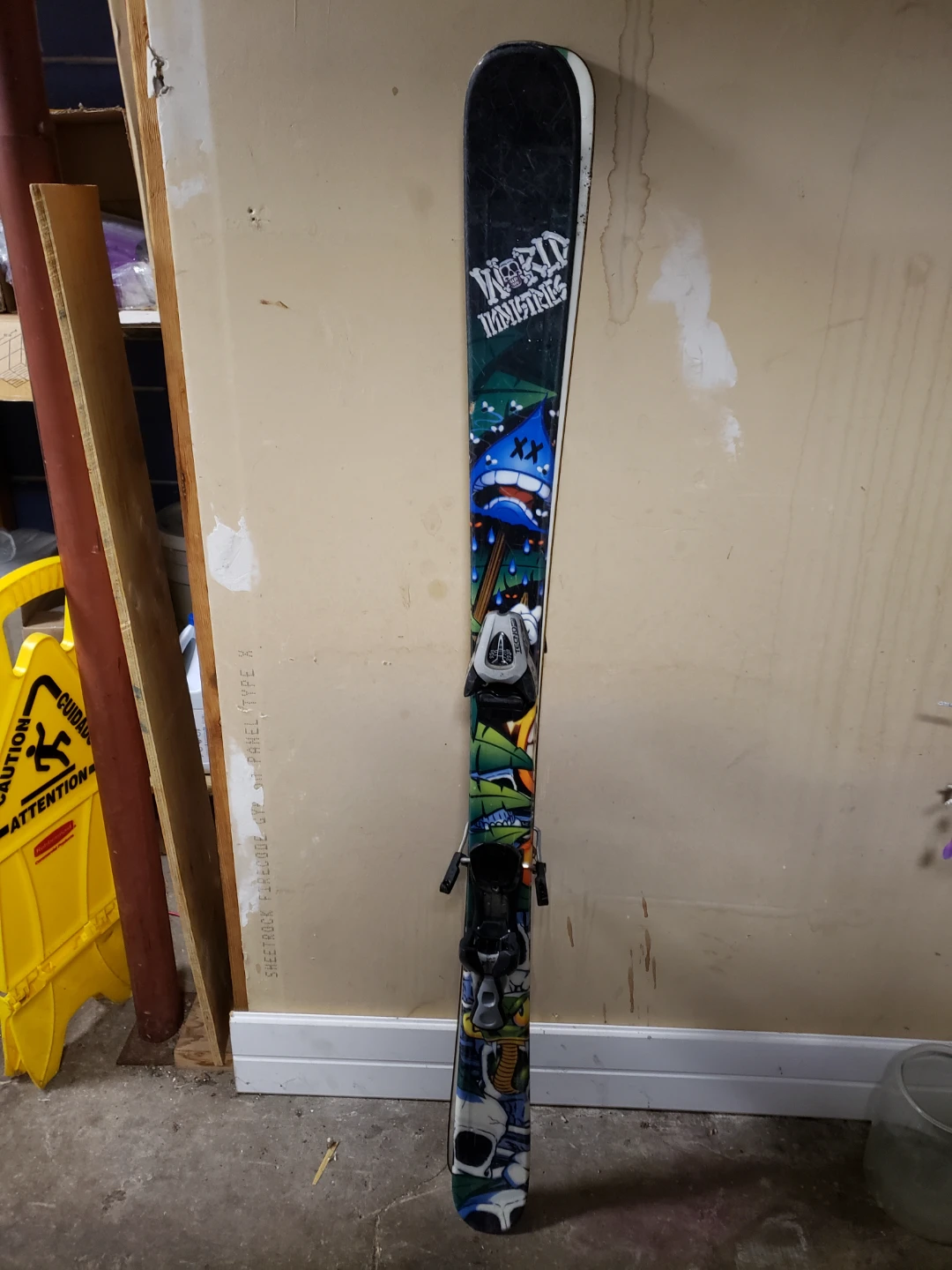 255mm Junior Ski boots & 140cm Junior Ski $60 for both