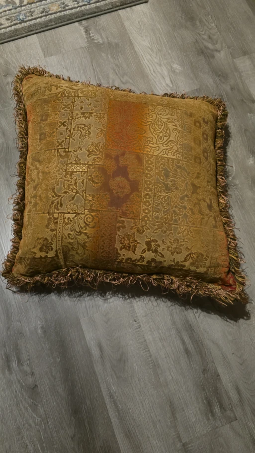 Decorative floor cushions - photo 2