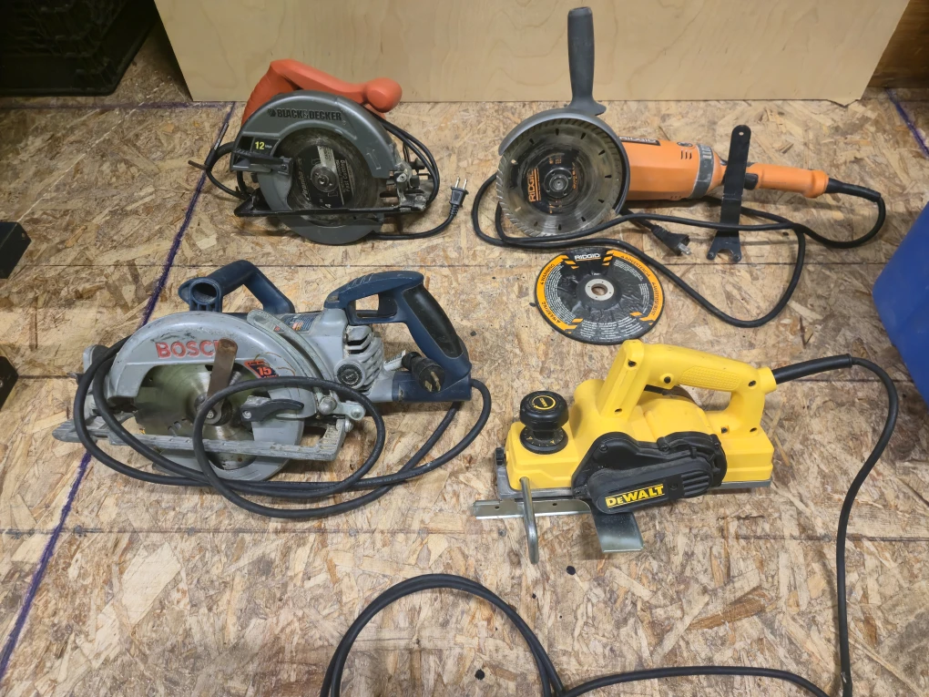 DeWalt Mitre Saw & Porter Cable Circular Saw - photo 5