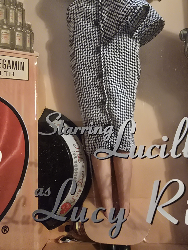 Mattel I Love Lucy Doll - Lucy Does a TV Commercial - photo 4