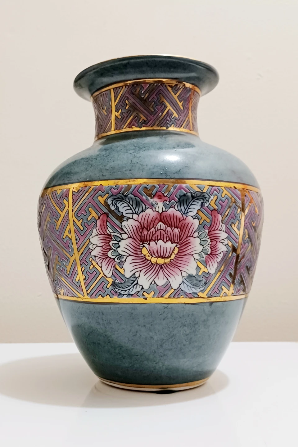 Elegant Macau Floral Hand Painted Chinese Vase