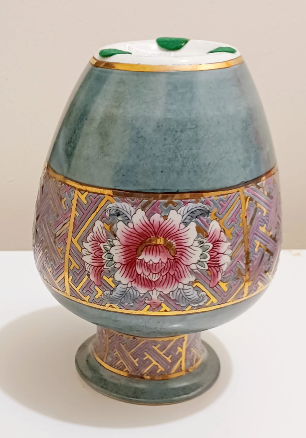 Elegant Macau Floral Hand Painted Chinese Vase - photo 5