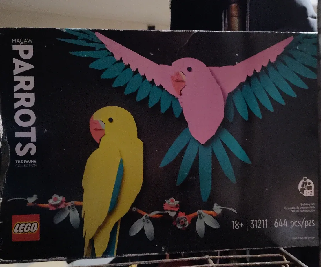 LEGO Macaw Parrots 31211 - New in Box!