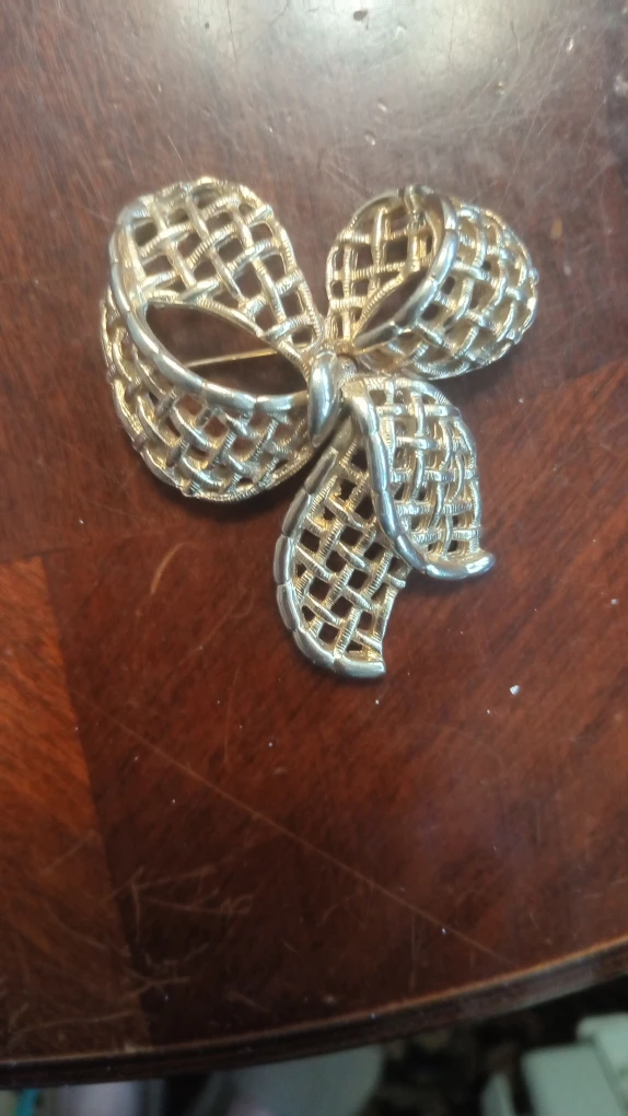 Vintage Gold Tone Bow Brooch