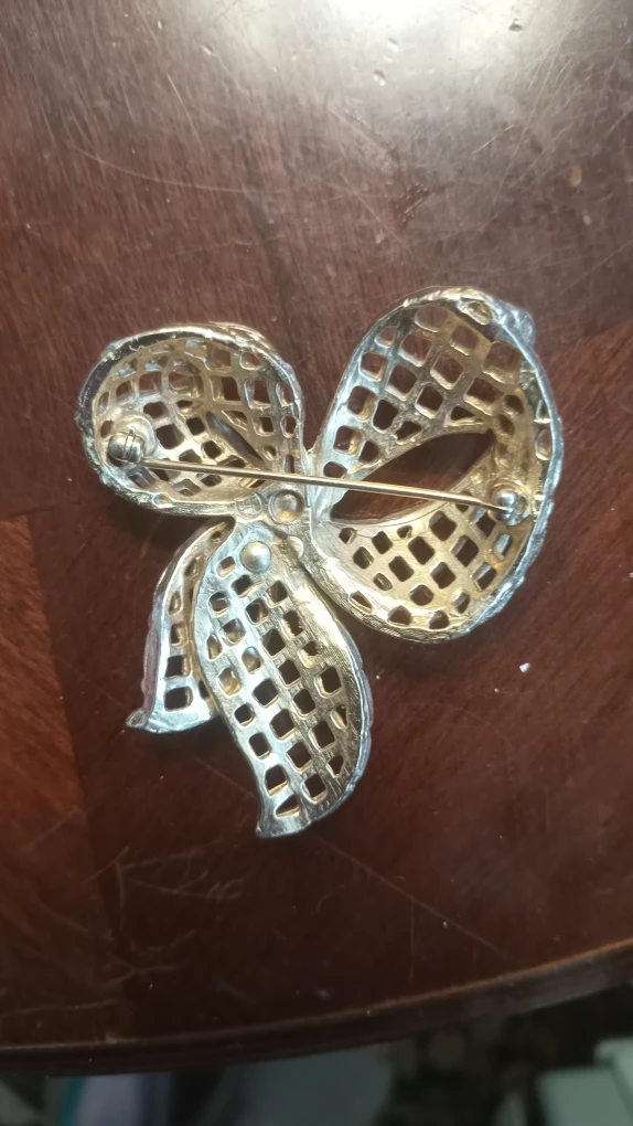 Vintage Gold Tone Bow Brooch - photo 2