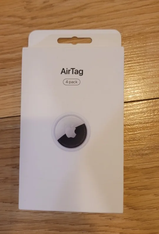 Apple AirTag 4 pack + extra accessories