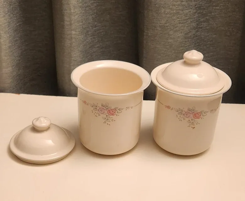 Vintage Ceramic Canister Set with Floral Design image indicator(2)