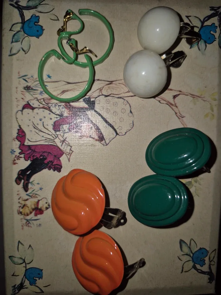 Vintage Clip-On Earrings - Mixed Styles image indicator(3)