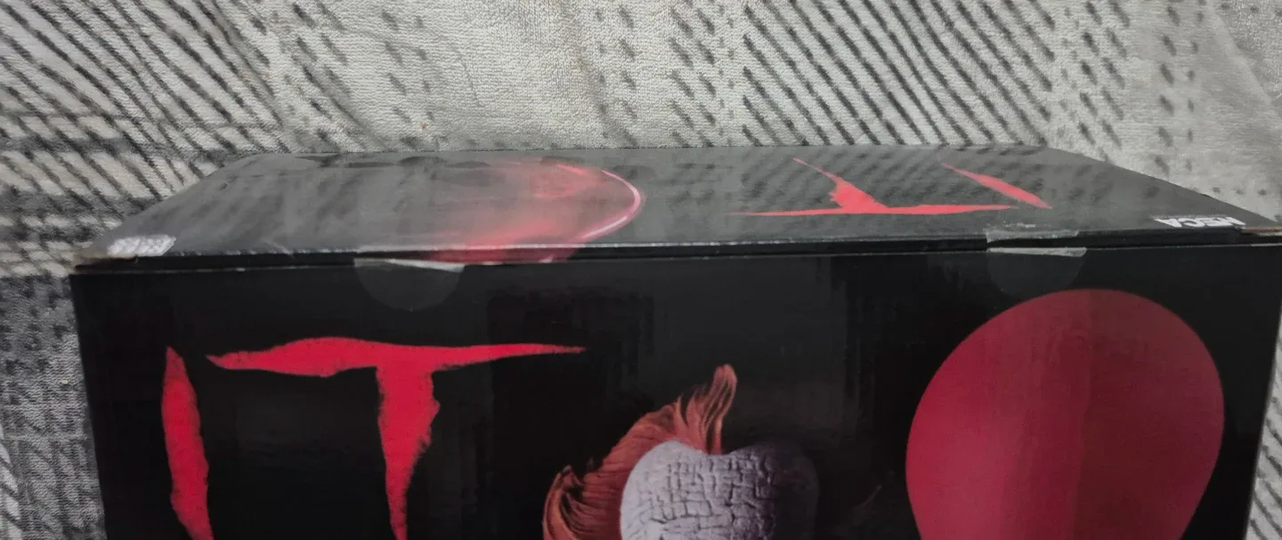 Neca Pennywise figure