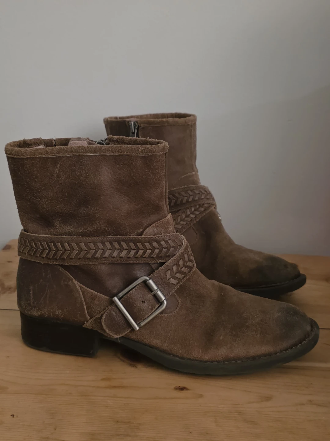 Woman Brown Leather Ankle Boots - Size 9.5M