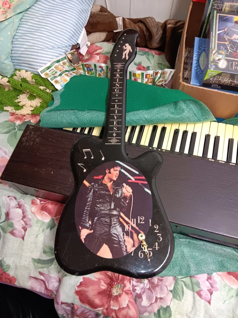 Elvis Presley Guitar Clock
