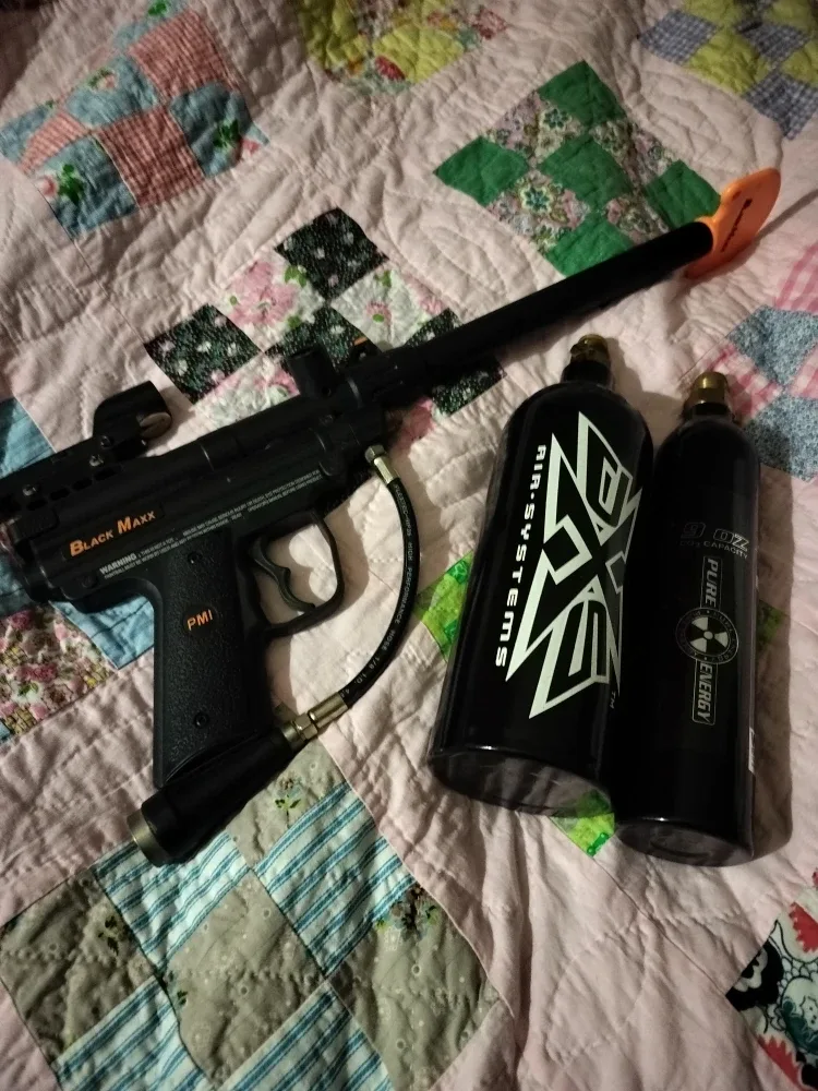 PMI Black Maxx Paintball Gun w/ Tanks