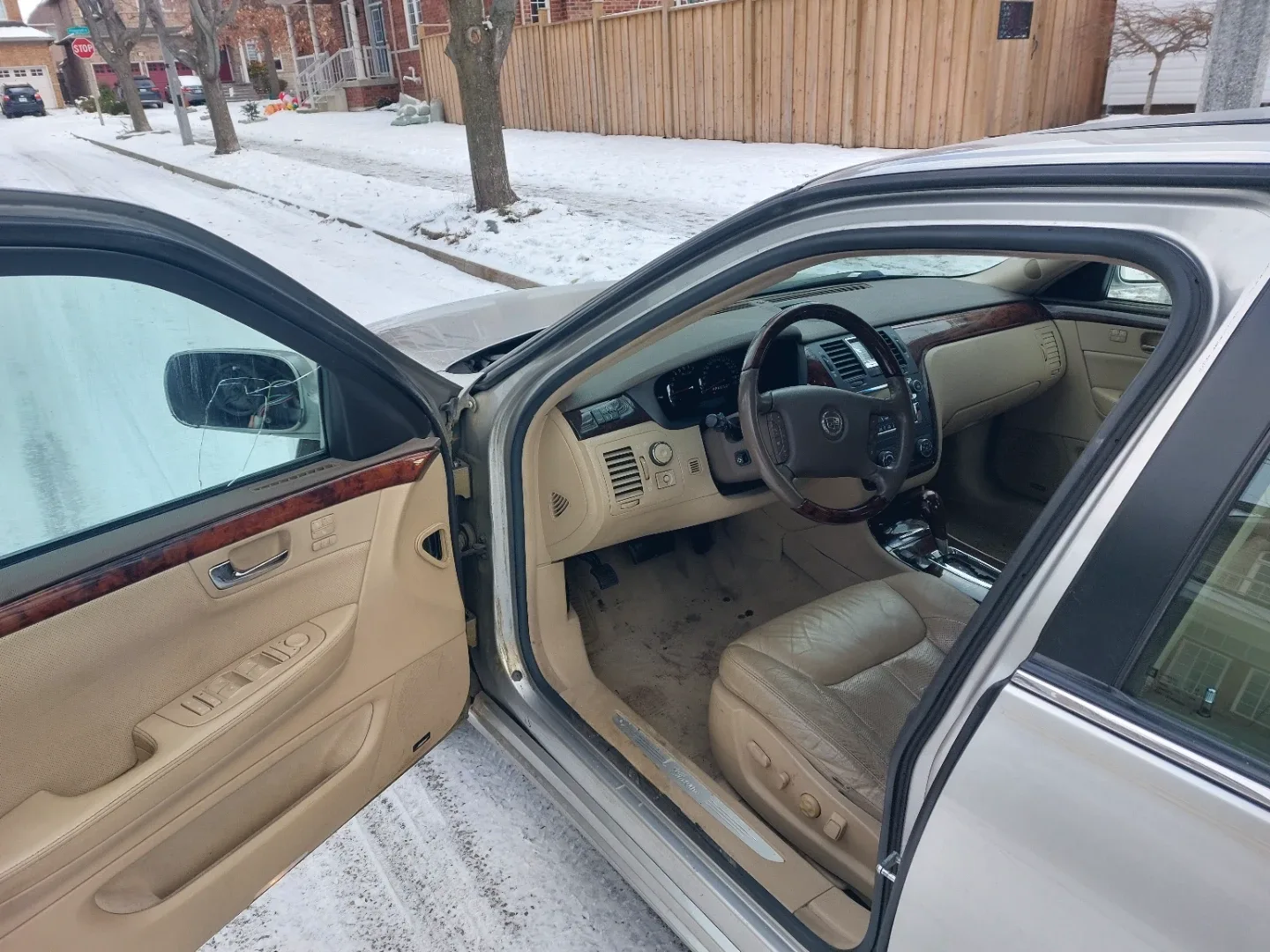 Cadillac DTS Sedan - Silver image indicator(6)