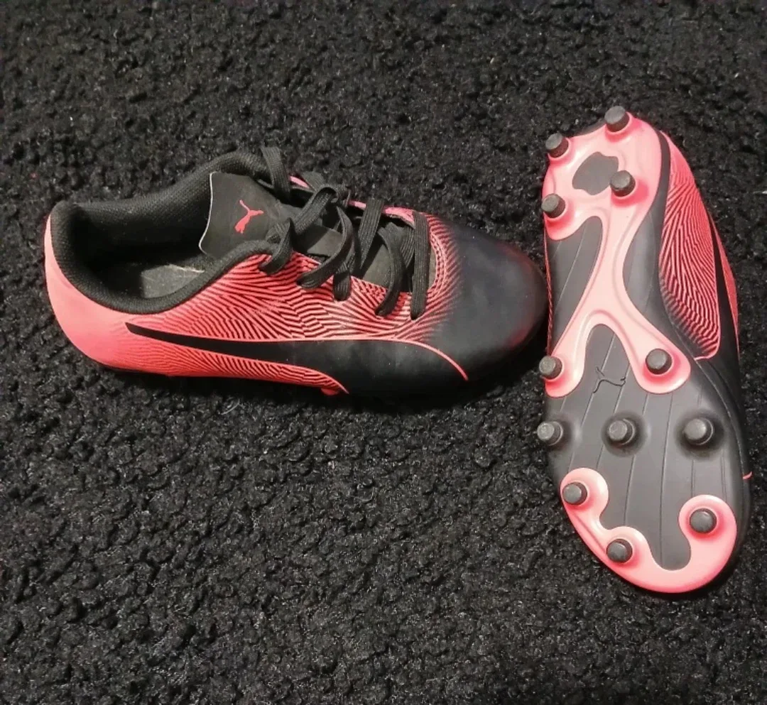 ⚽️Assorted Soccer Cleats - Puma & Adidas image indicator(2)