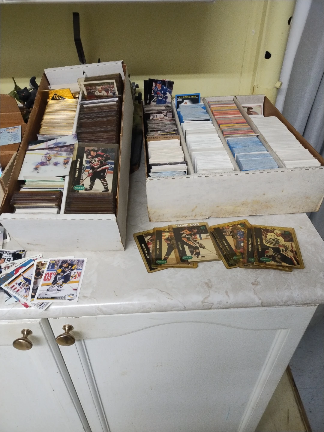 Hockey & Baseball Trading Cards Lot. - photo 3
