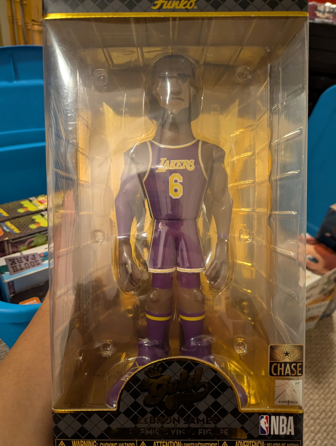 Funko LeBron James Chase statue - photo 2