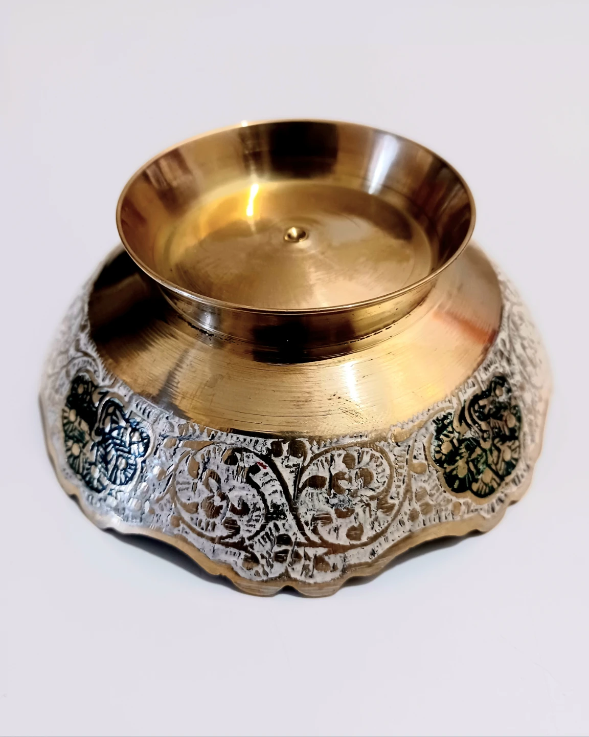 Hand Crafted Manakari Enamel Carved Brass Peacocks Bowl - photo 4