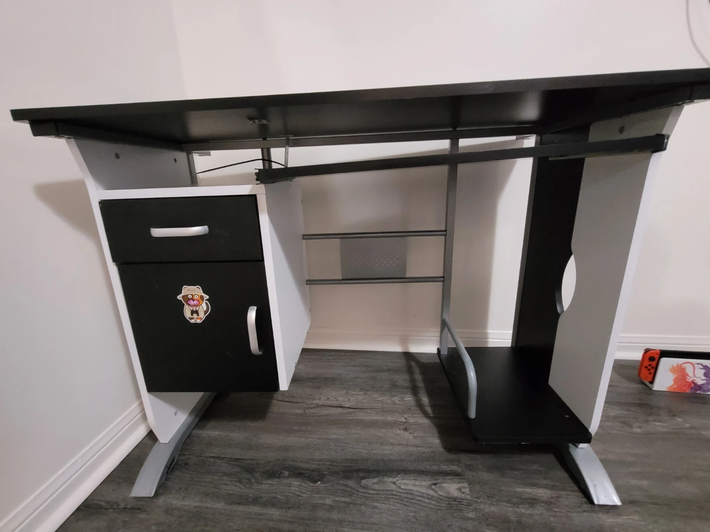Black & White computer desk