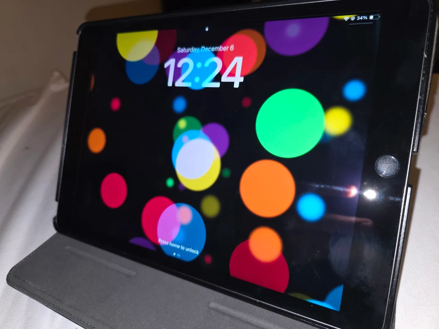 Apple iPad (9th gen, Black) image indicator(3)