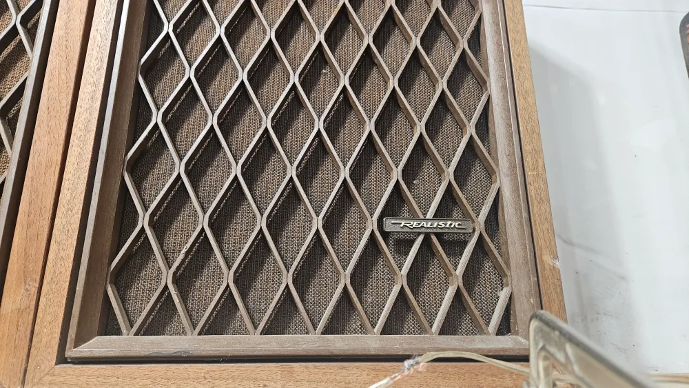 2 Realistic Speakers and 2 RS speakers image indicator(2)