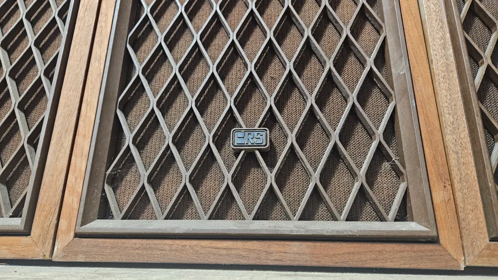 2 Realistic Speakers and 2 RS speakers image indicator(3)