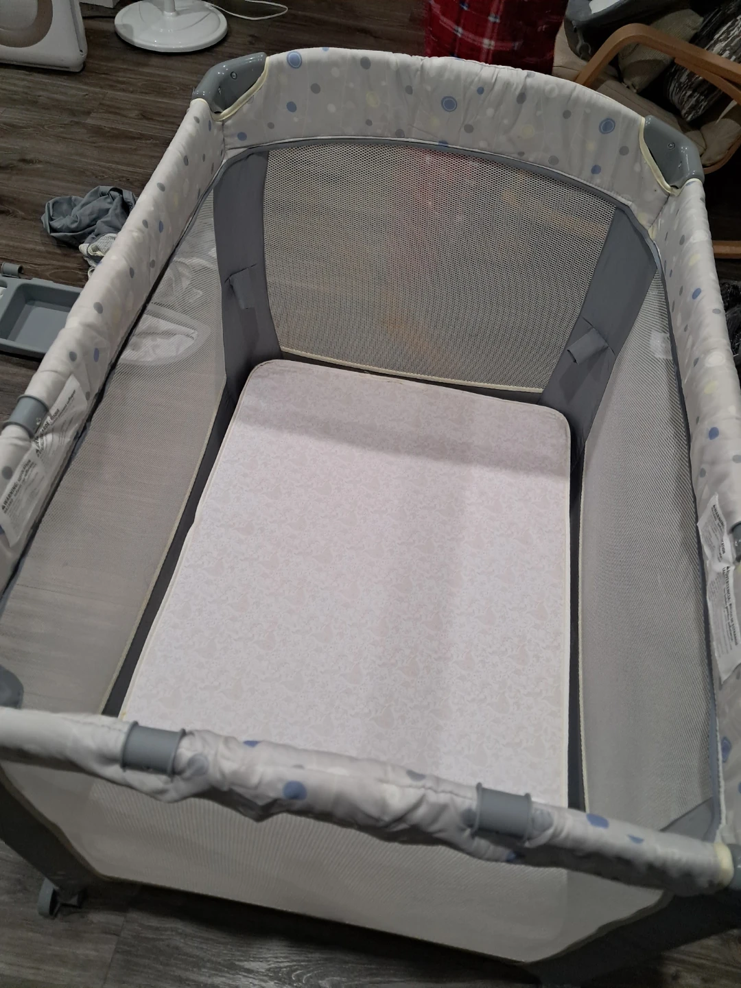 Bright Starts pack N play - photo 3