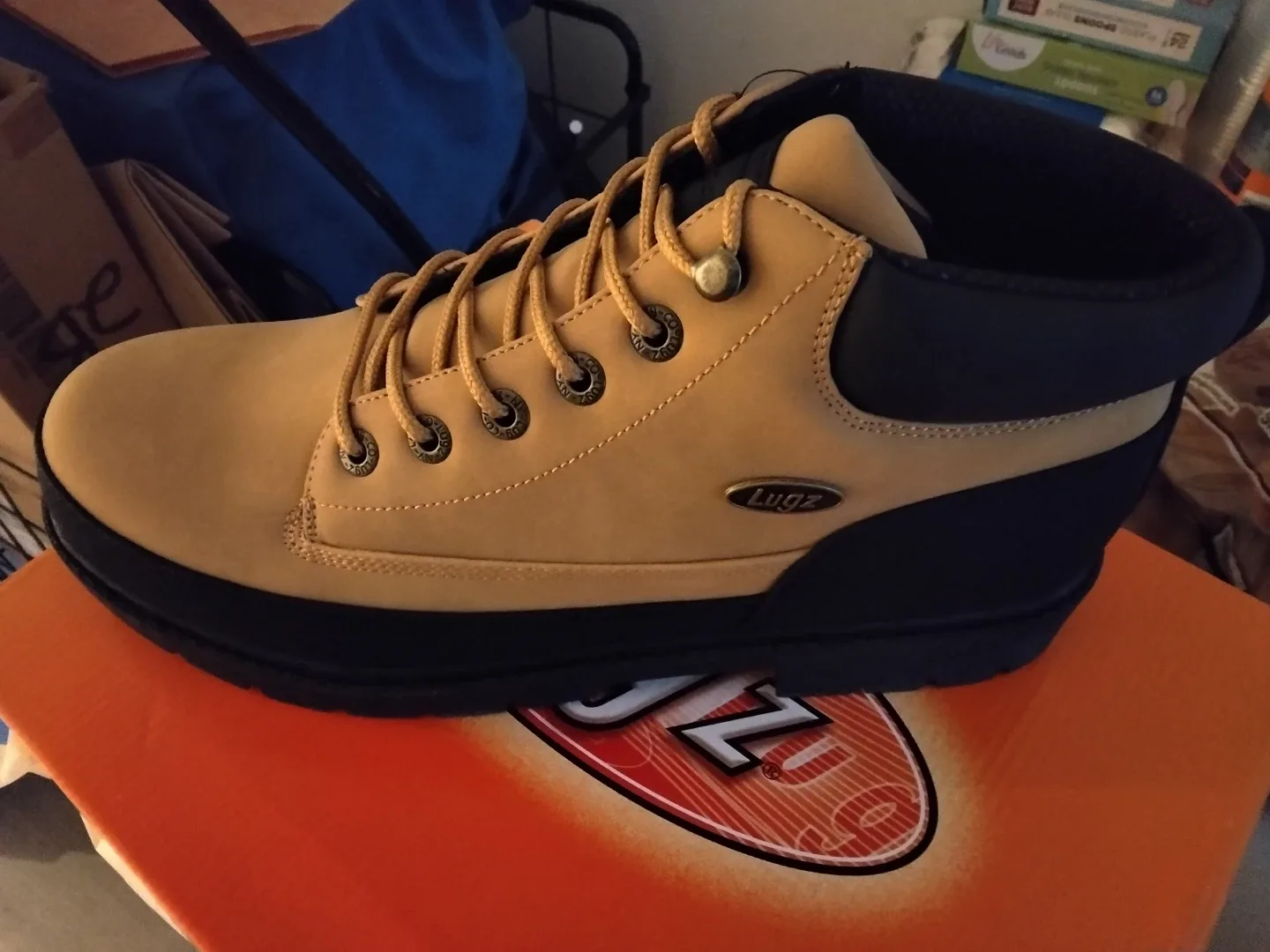 Lugz Tan/Black Boots image indicator(3)