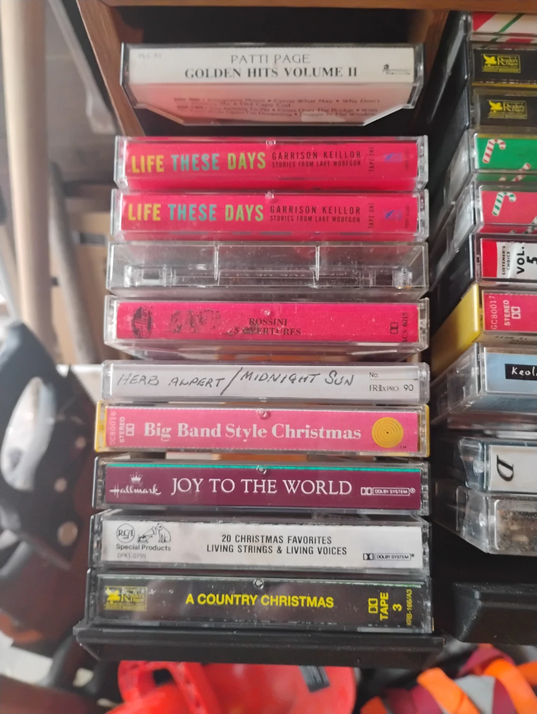 Lot of Various Christmas Cassette Tapes - photo 2