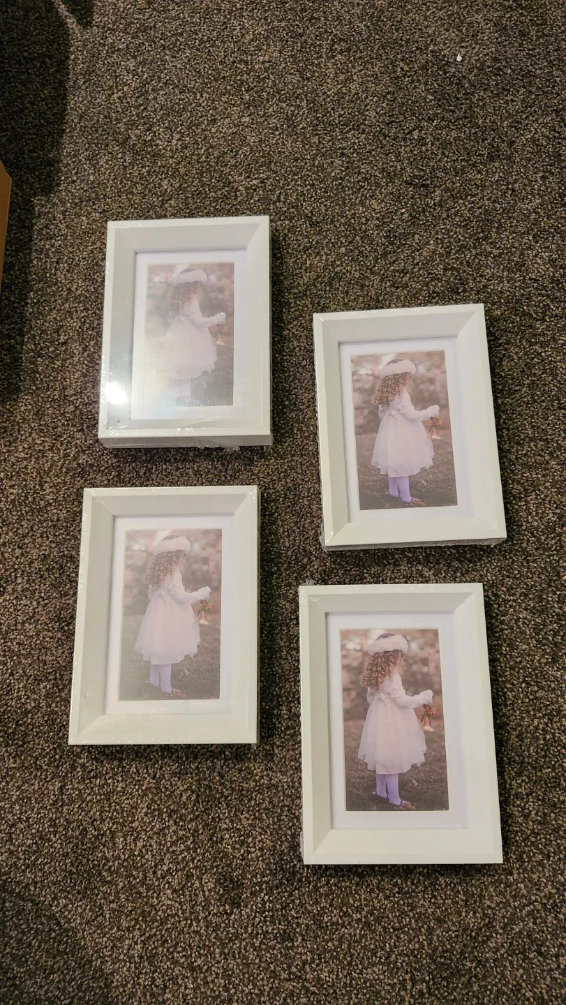 PICTUOTO 4x6 White Picture Frames (Set of 4)