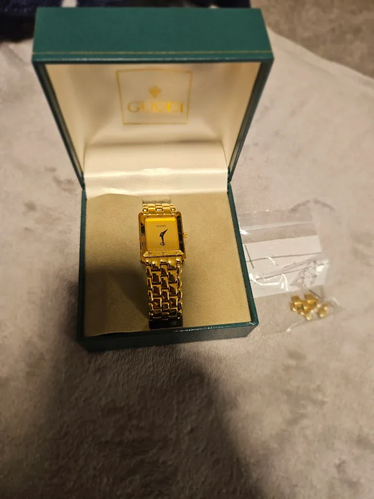 Vintage Gucci 4200 M Gold Watch with Box image indicator(3)