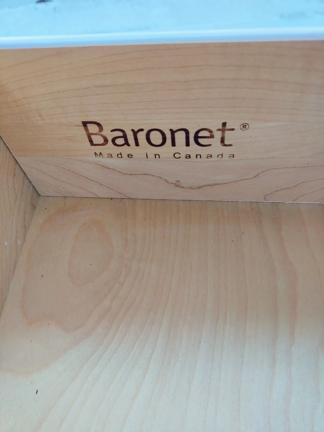 Baronet Made in Canada End Table - photo 4