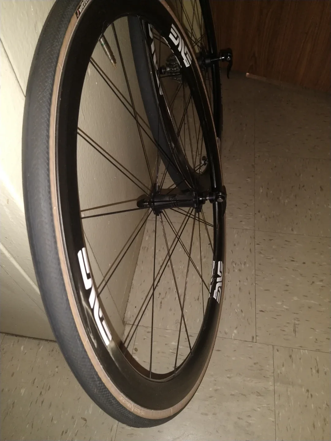 ENVE SES Wheelset with Vittoria Rubino Pro Tires image indicator(4)