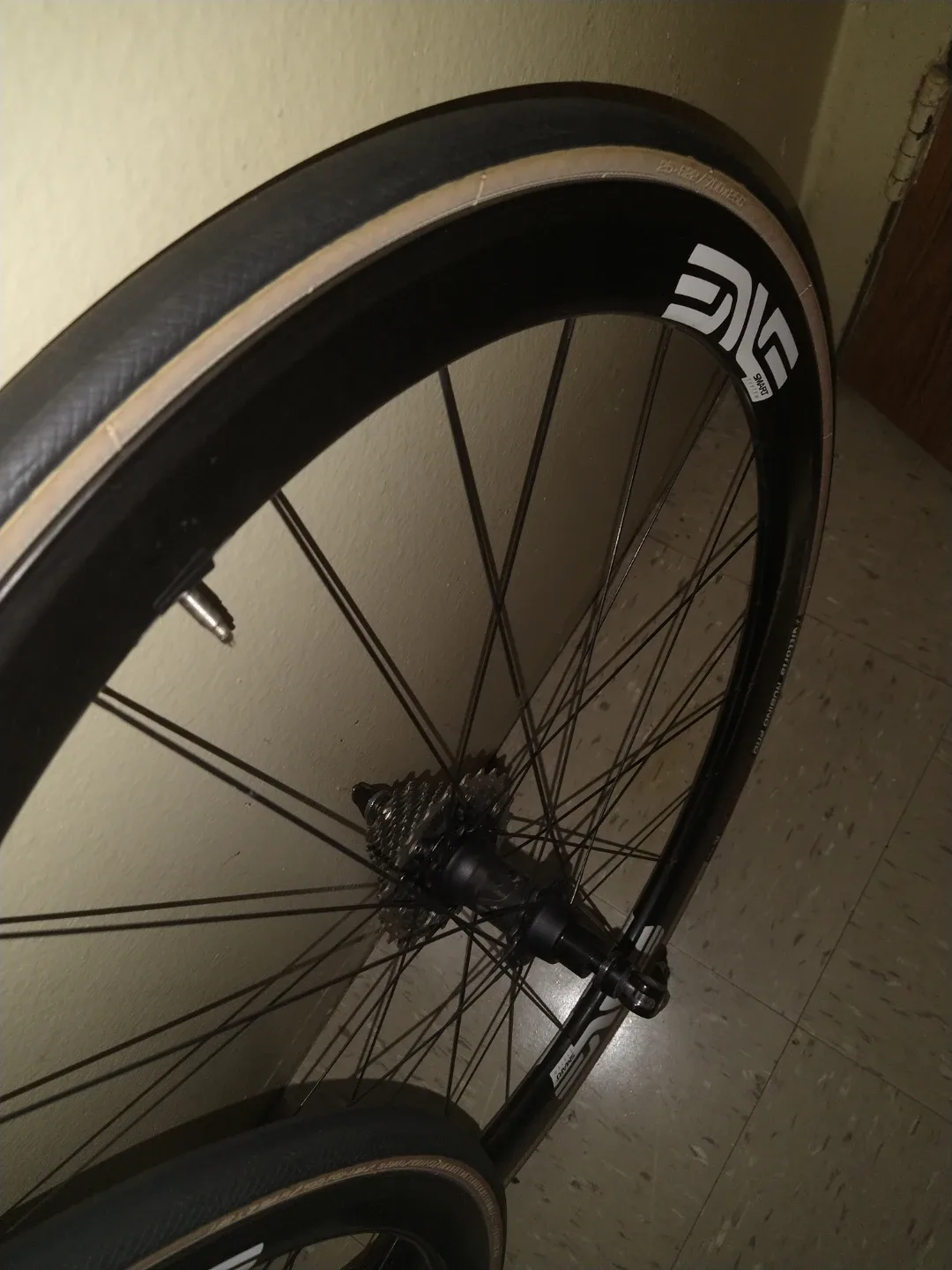 ENVE SES Wheelset with Vittoria Rubino Pro Tires image indicator(6)