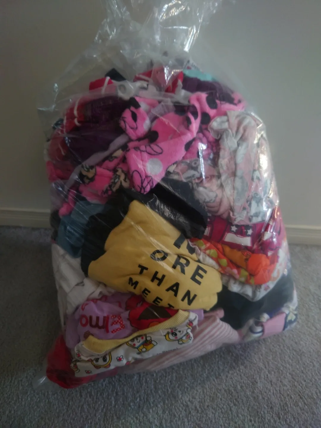 Bag of mixed kids clothing （Age 2-3)