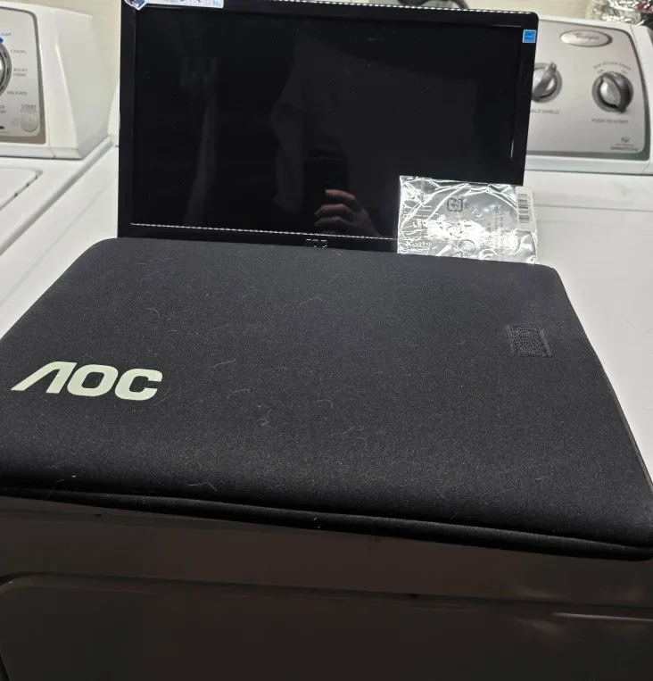 AOC e1649Fwu 16-inch Portable Monitor