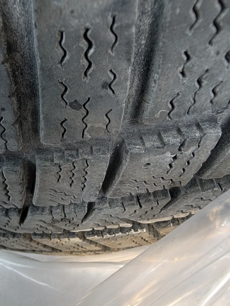275/65R17 108T Tire Goodyear. image indicator(2)