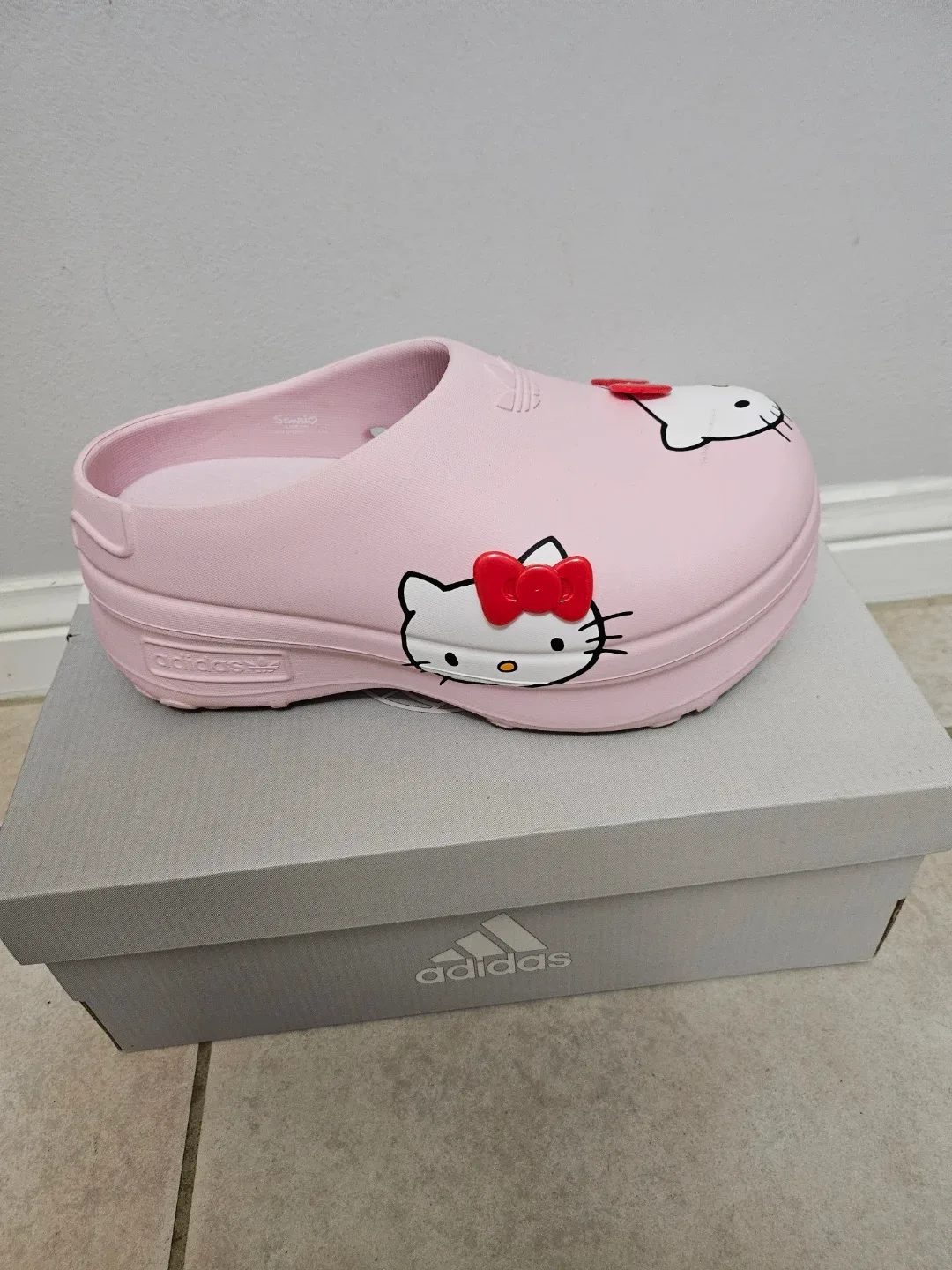 Adidas Hello Kitty Adilette Clogs - Size 6 image indicator(2)