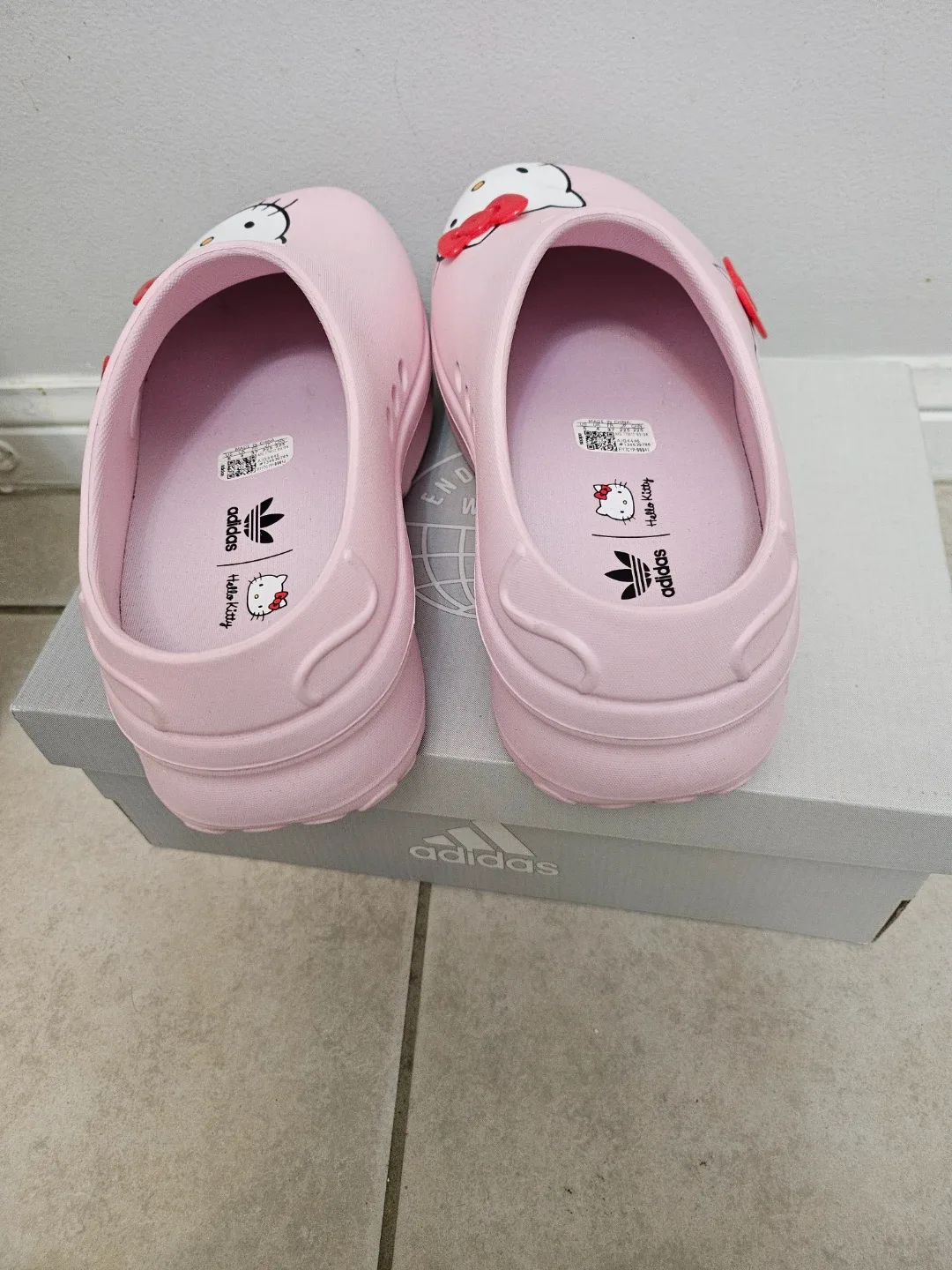 Adidas Hello Kitty Adilette Clogs - Size 6 image indicator(3)