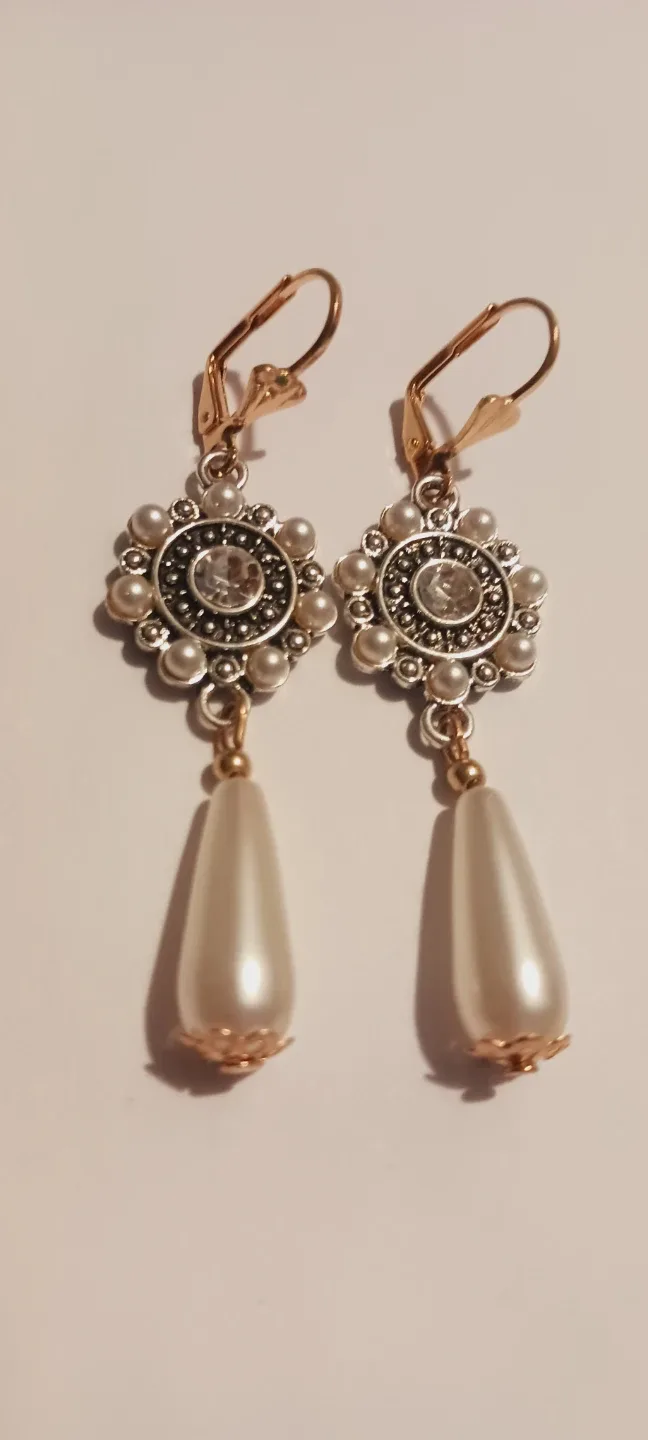 NEW !! Elegant Pearl Drop Earrings