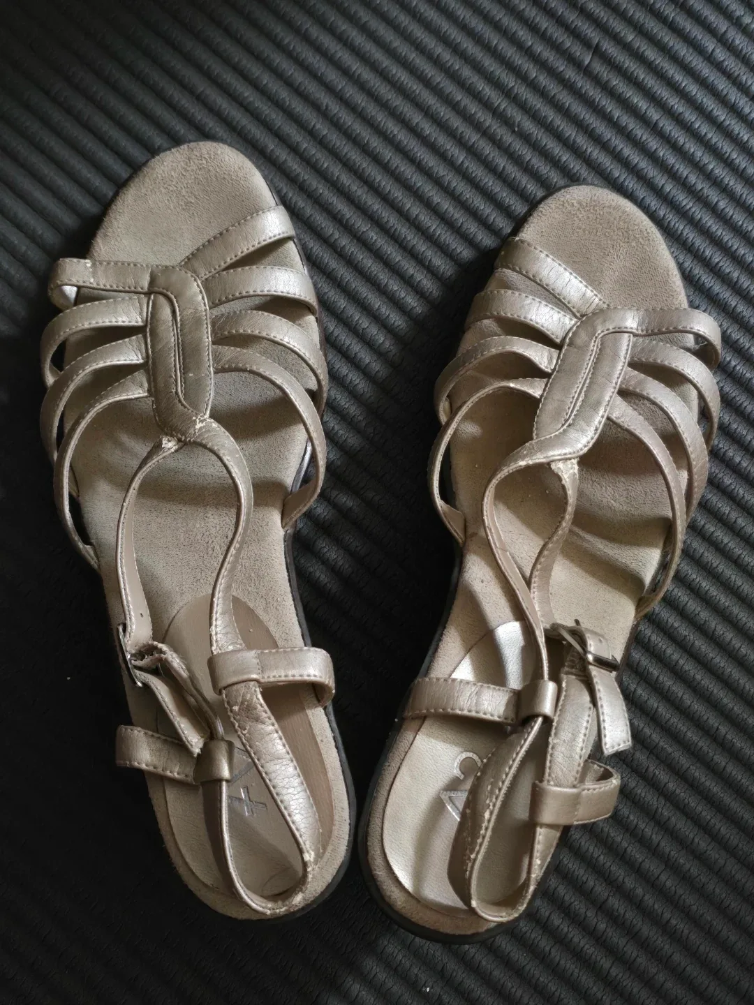 Worn Gold Wedge Sandals Aerosoles Brand Size 9