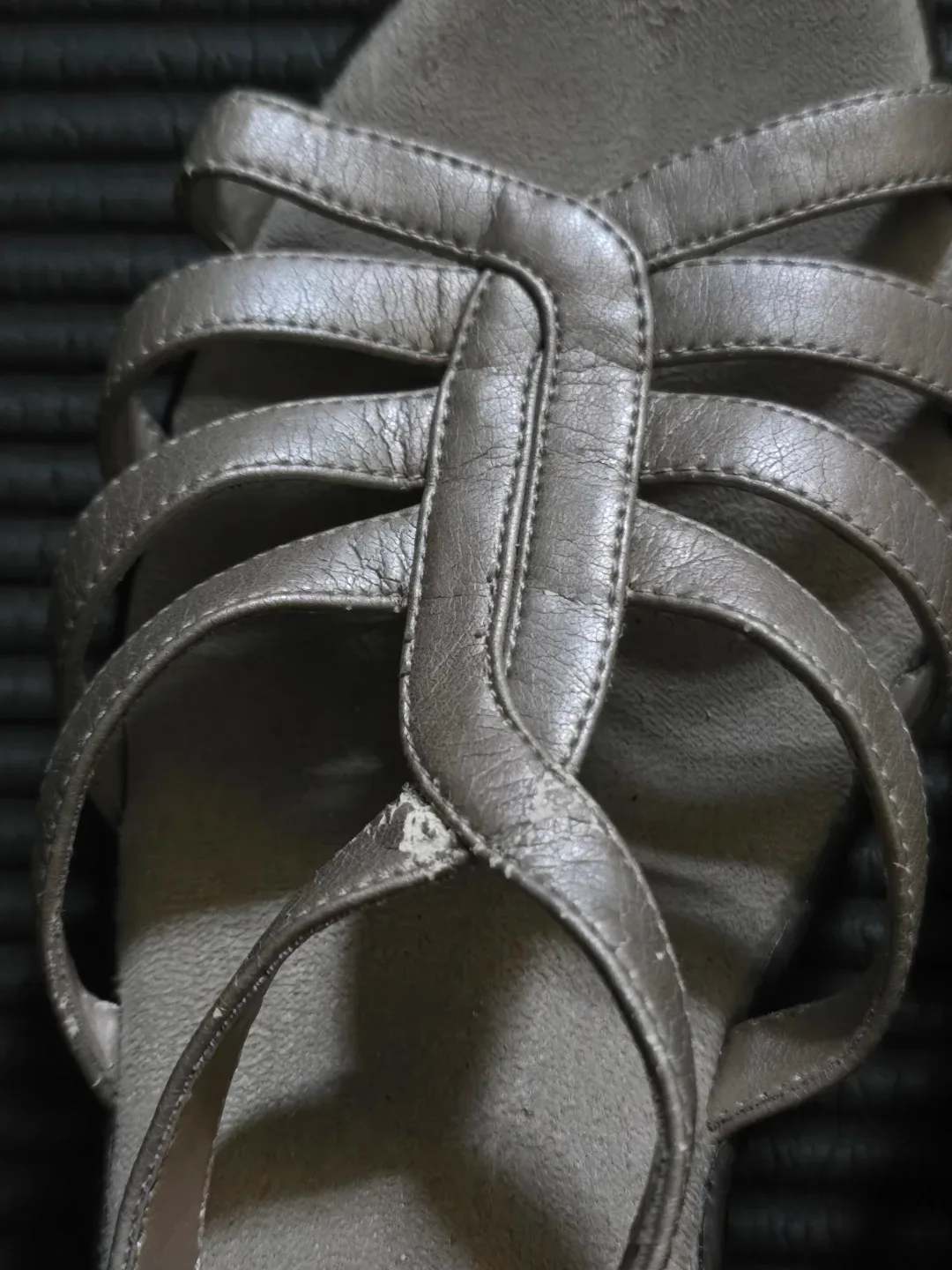 Worn Gold Wedge Sandals Aerosoles Brand Size 9 image indicator(5)