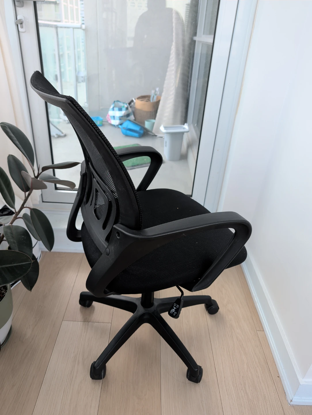 Black Mesh Office Chair - photo 2